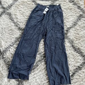 Brand new with tags. Linen-Blend Cropped Wide Leg Pants. Medium Long.